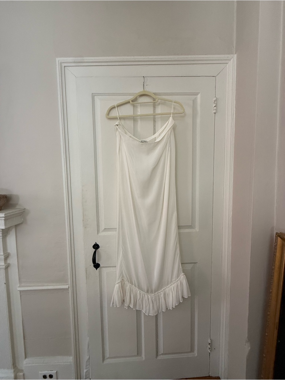 Elegant White Silk Skirt with Ruffle Hem